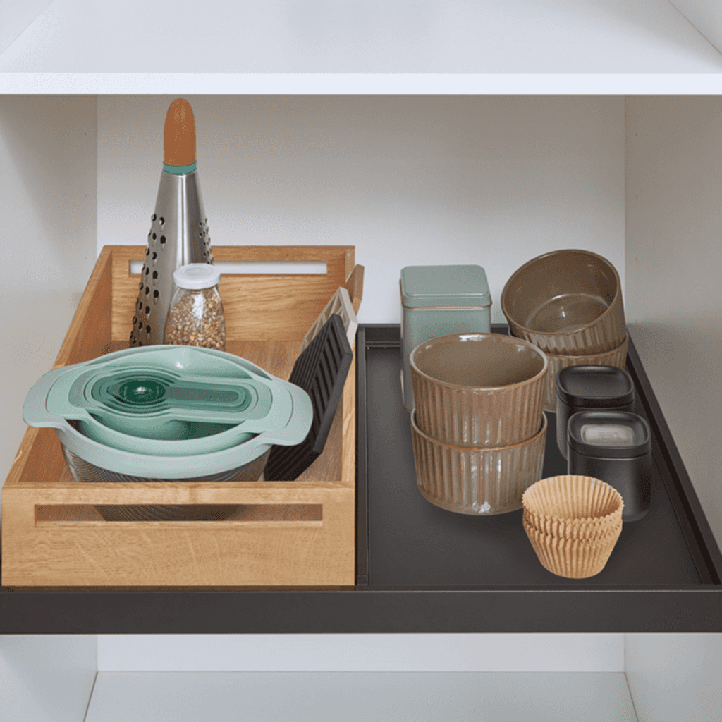 Designbodenhalter Taro mit
Holzbox und Glasablage