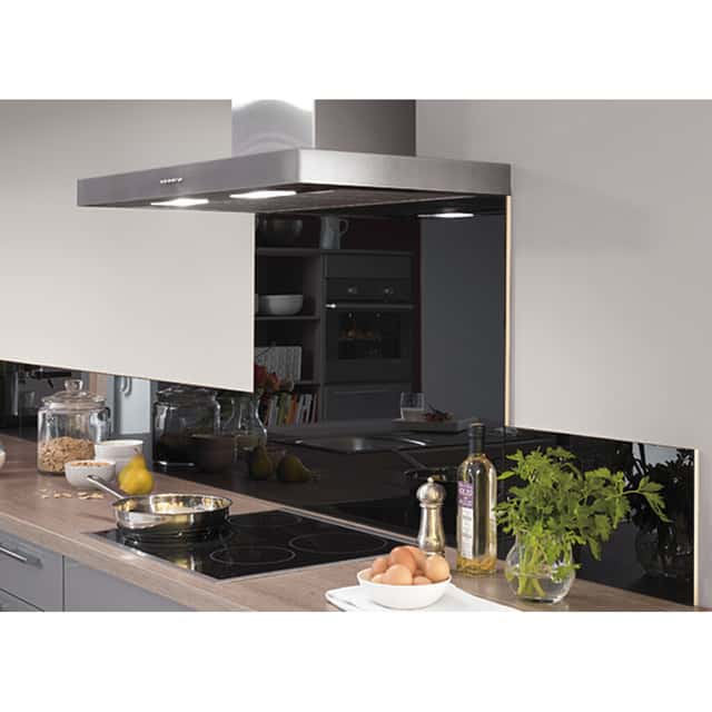 Glas-Nischenwandverkleidung,
rückseitig lackiert - 1